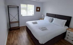 Lovely 2-Bedroom Apartment Close To The Beach